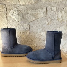 UGG Classic Short Bleu Marine Bottes hiver en fourrure Femme Taille 39