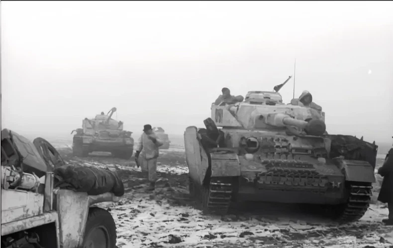 1/72 WWII German Panzer IV Snow Tank H Type Finished Model - Image 2 of 4