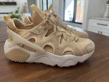 Nike Air Women’s 9 Huarache Craft Sneakers 