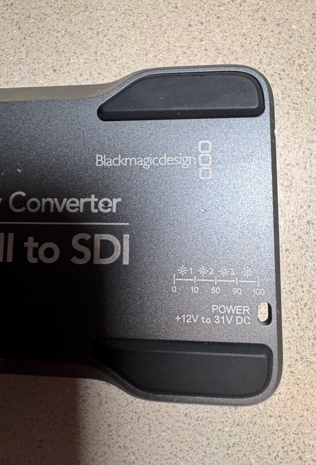 Convertidor de batería Blackmagic HDMI a SDI usado Foto 3 de 4
