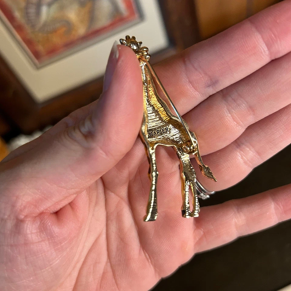 Broche prendedor jirafa tono dorado Napier vintage naturaleza animal vida silvestre joyería Foto 3 de 4