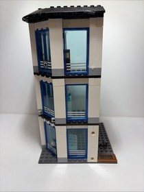 LEGO CITY: Police Station (60141) used incomplete