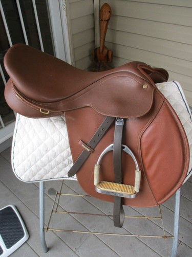 17,5" WINTEC 500 WIDE ADJUSTABLE CC JUMP ENGLISH SATTEL w CAIR, LEDERS, IRONS - Bild 2 von 13