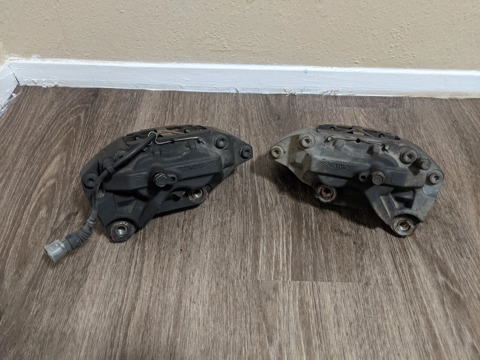 98-00 LEXUS LS400 PINZAS DE FRENO DELANTERAS LADO CONDUCTOR Y PASAJERO OEM Foto 2 de 4