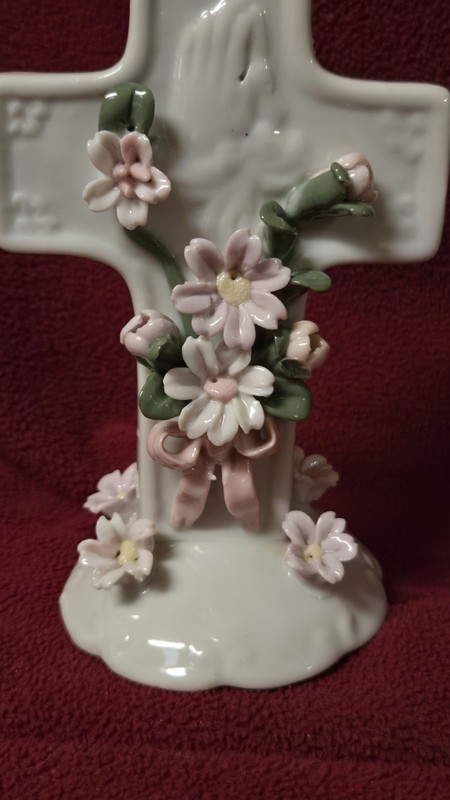 Cross Praying Hands Figurine, Vintage ceramic!