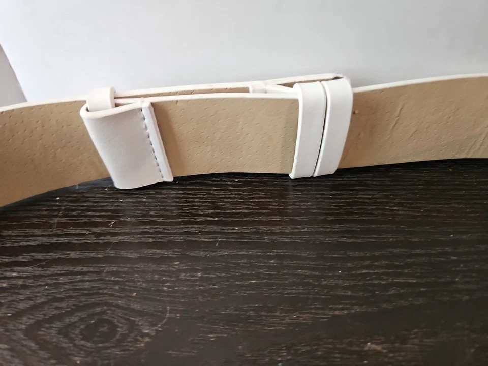 Chico's Women's Belt Faux Leather White M/L RN#79984 Silver Buckle EUC - Image 4 of 4