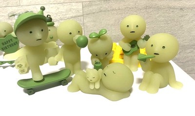 SMISKI Sunday Series Set of 6 Glow in the Dark Figures Gardening