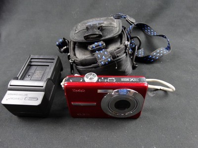 Kodak Red Digital camera /easy share M1063 new card/stand/battery/bag