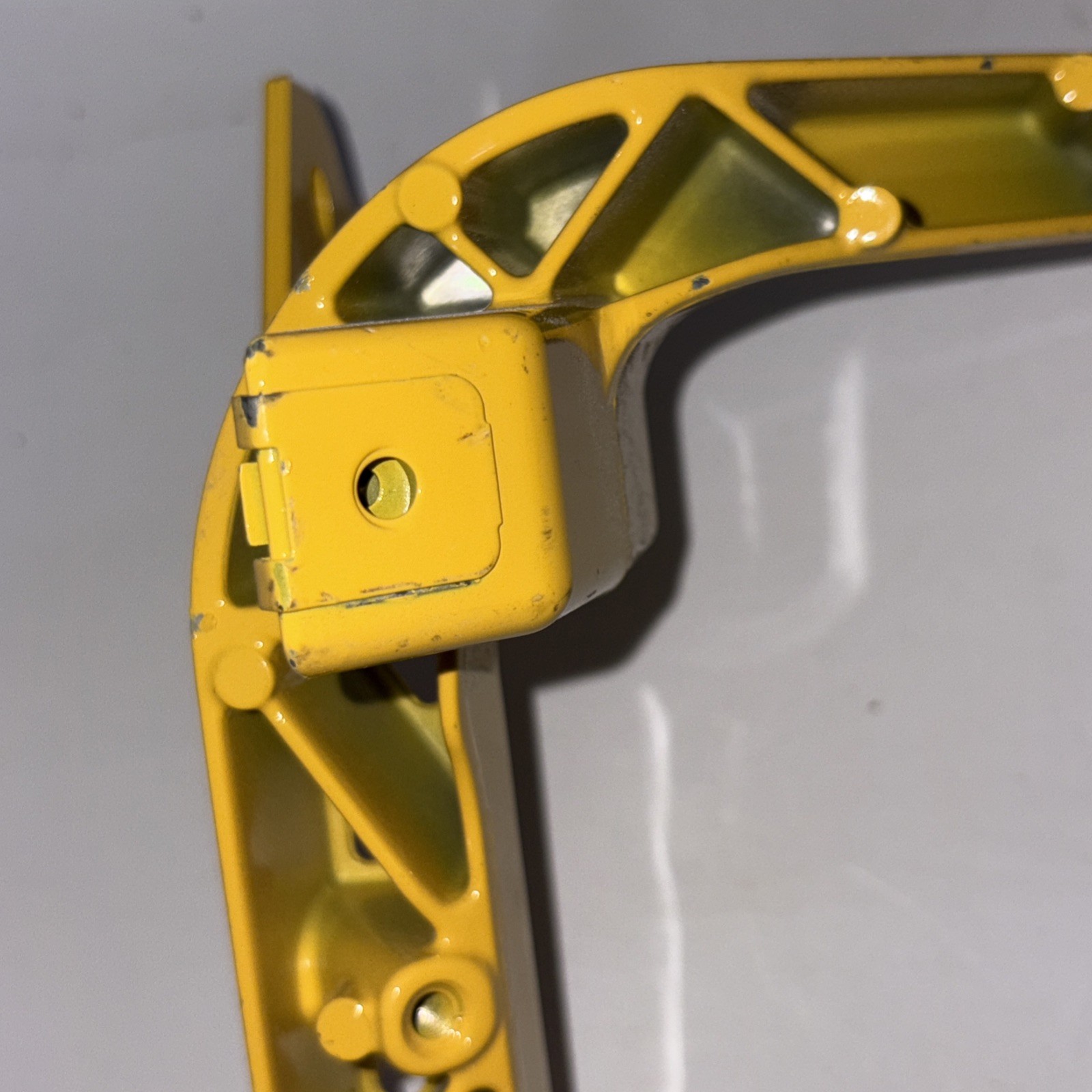 Bentley 3SD 821 132 F Bracket. Oem #3207