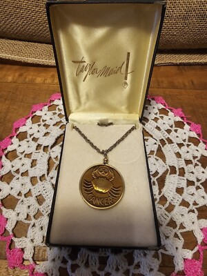 Vintage Taylor Maid Lorac Zodiac Cancer Crab Goldtone Pendent W/ Chain Boxed