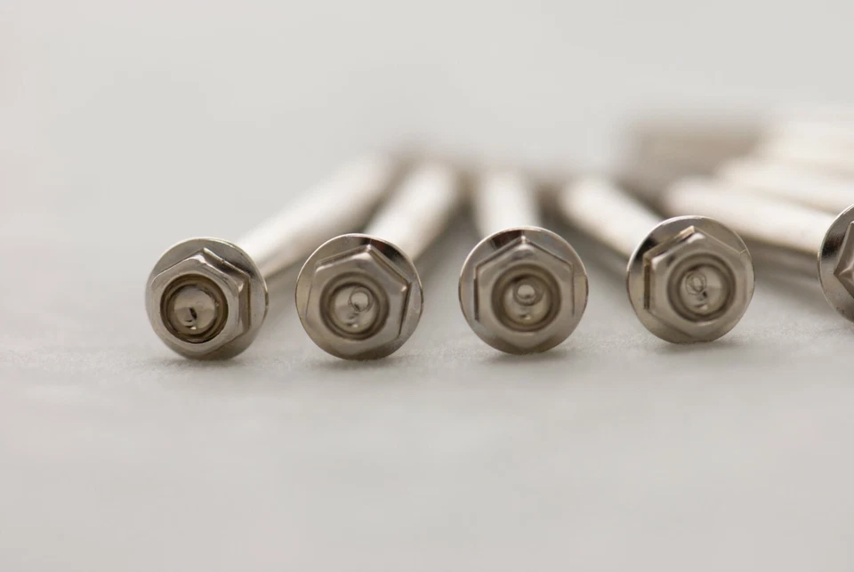 Works Nickel ENGINE Bolt Kit for 2004-current Honda CRF50 Models - Imagem 2 de 4