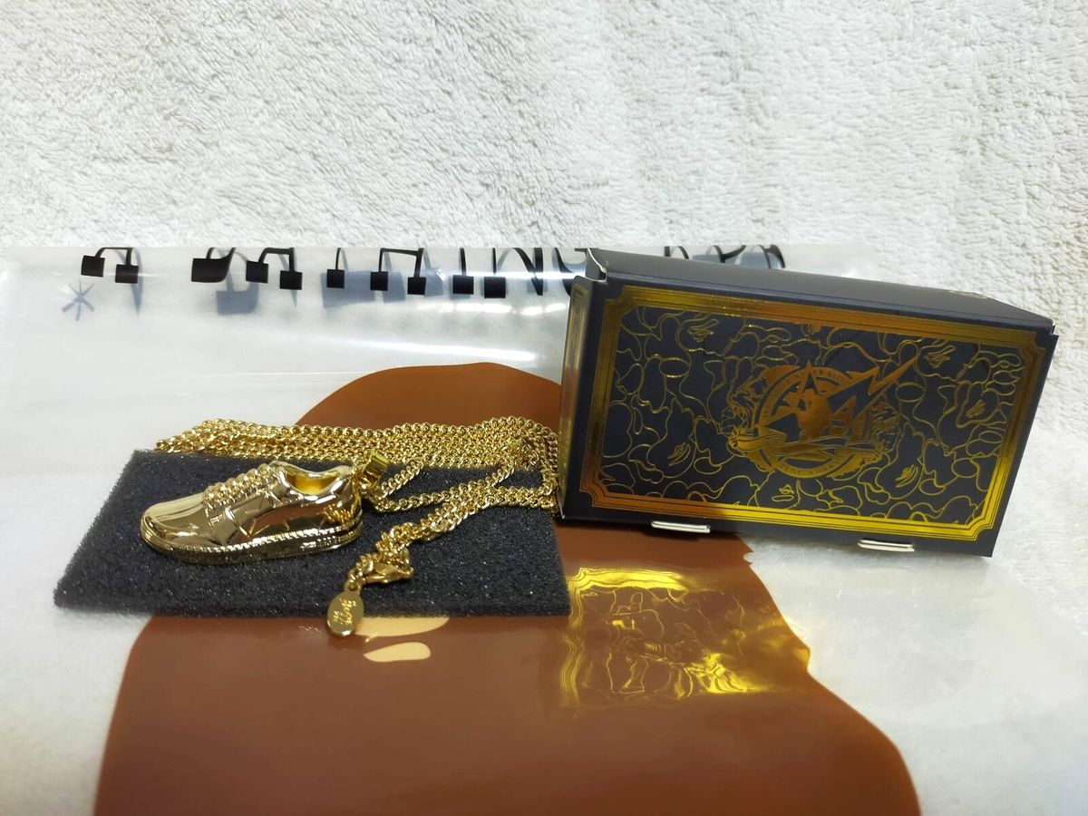 A BATHING APE Gold BAPE STA Necklace Only for Gold Card A BATHING APE Gold BAPE STA Necklace Only for Gold Card