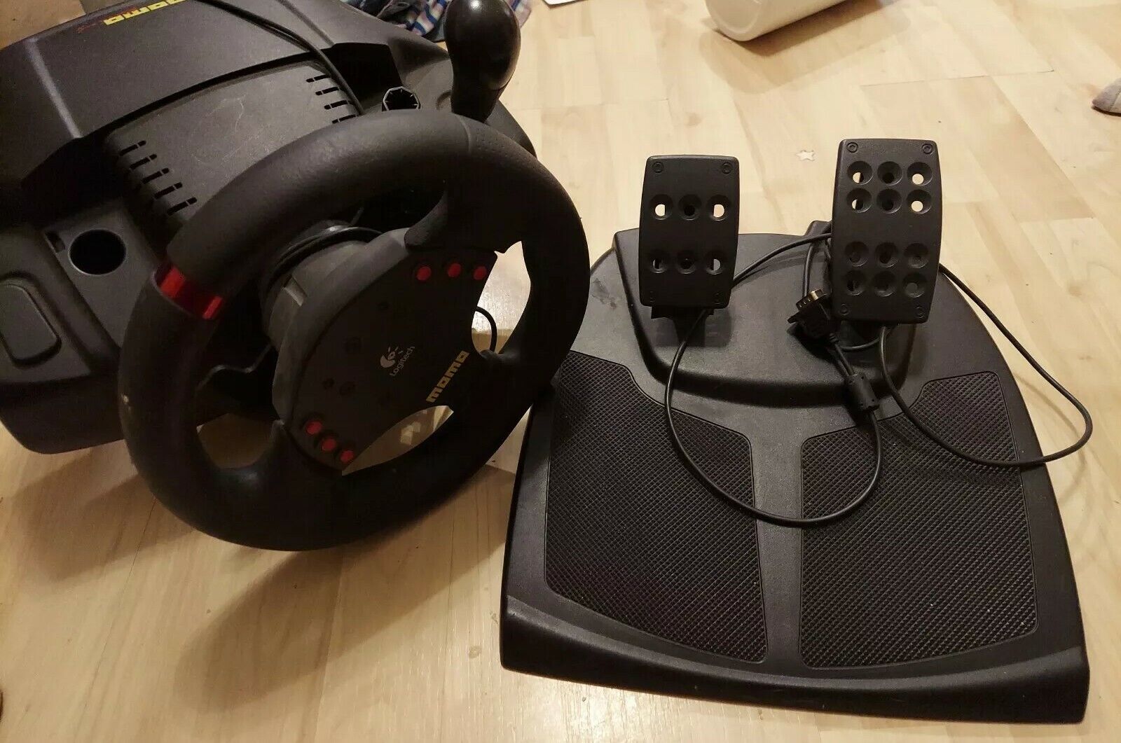 Volante PC MOMO Racing Force Feedback Wheel - Logitech com o Melhor Preço é  no Zoom