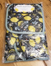 New Kitchen Inspirations 3 piece Set Apron Oven Mitt Pot Holder Lemon Print