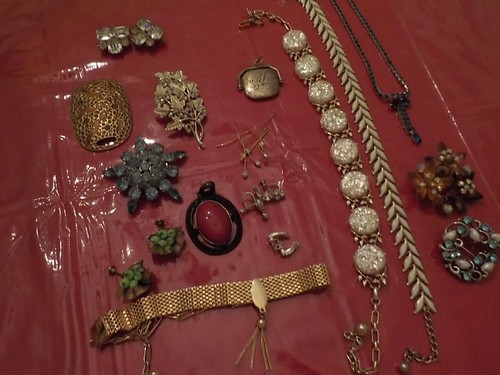 Vintage-Now Costume Fashion Jewelry Lot16 Piece Mix Tone Some Signed Ships 1 Day