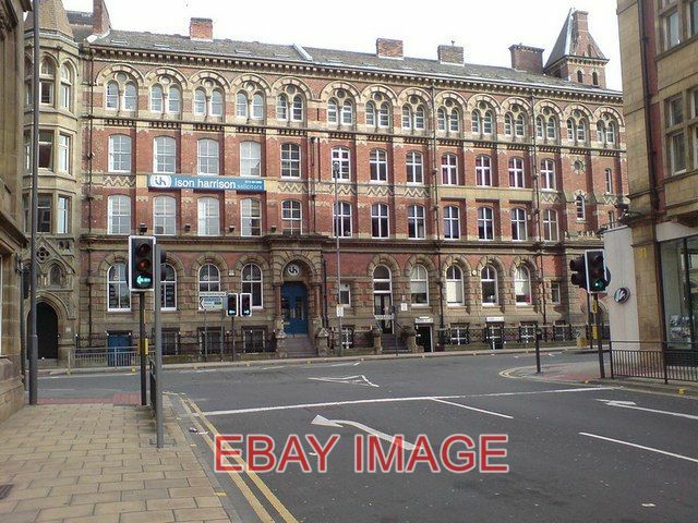 FILA PHOTO THIRSK ROW AND WELLINGTON STREET LEEDS LOOKING ALONG THE SHORT THIRSK ROW