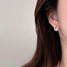 Super Shiny Moon Pearl Stud Earrings 2026 New Arrivals High End Elegant Delicate
