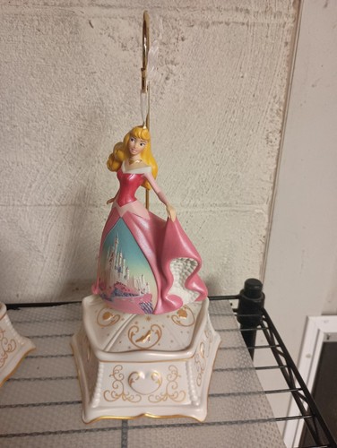HALLMARK 2021 PRINCESS CELEBRATION SERIES AURORA w/ Princess Stand