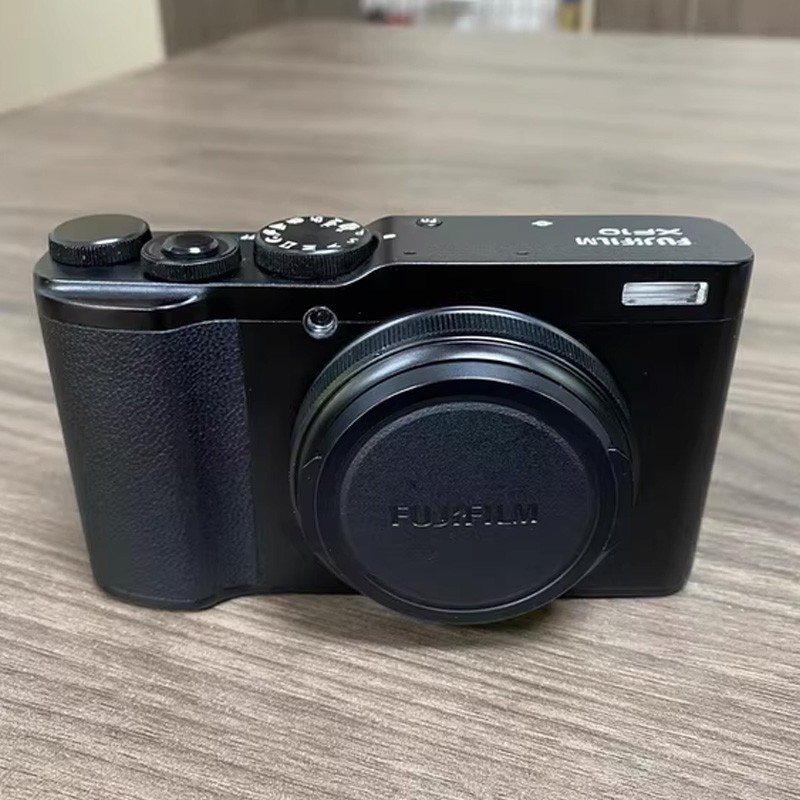 Fujifilm Fuji XF10 Compact Digital Camera with Fixed 18.5mm f/2.8