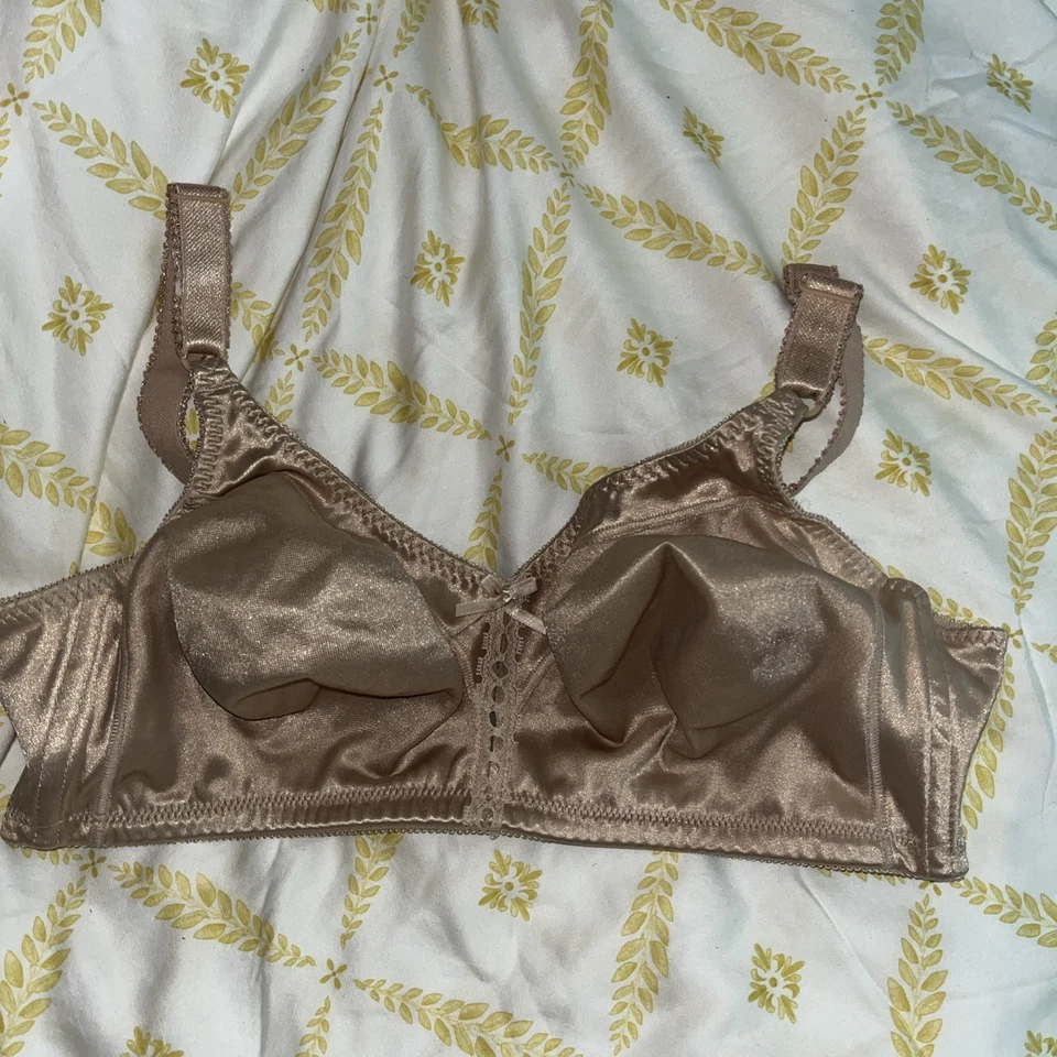 Sujetador Bali 3820 Soporte Flexible Cobertura Completa Sin Alambres Satén Mujer 40C Beige Foto 2 de 3