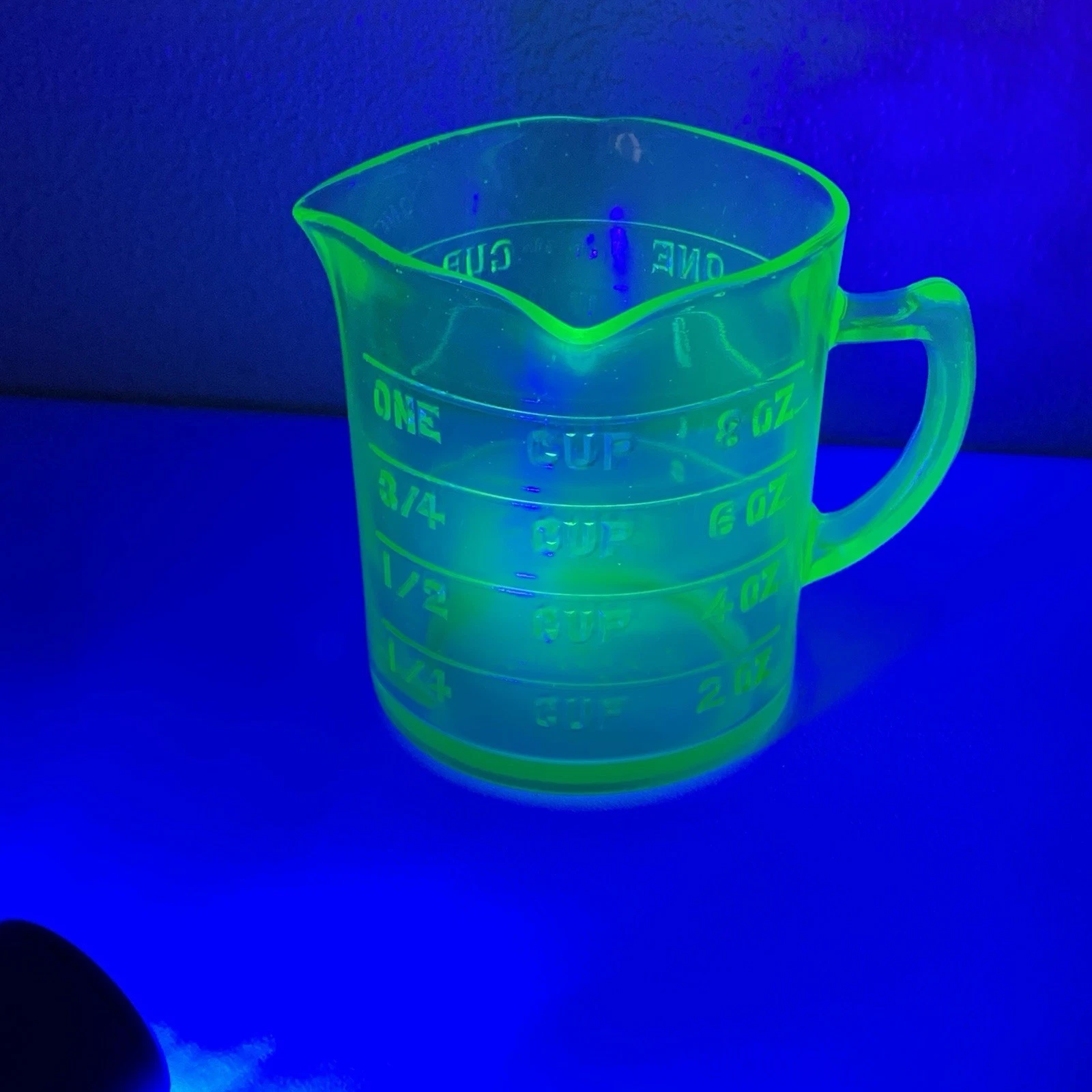 Vtg 1930s Kellogg's Green Uranium Glass 3 Spout Liquid Measuring Cup 8oz Glow