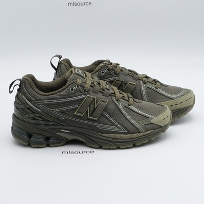 Size 5.5 Men's / 7 Women's New Balance 1906R Sneakers M1906RHB