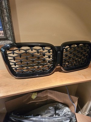 2022-2024 Oem BMW X3 Upper Radiator Grill Used Some Scuffs