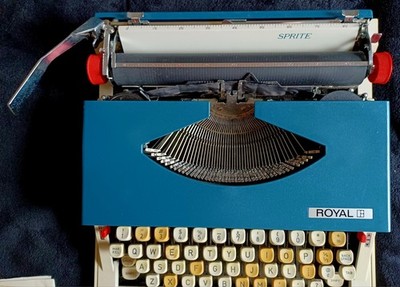Royal Sprite Typewriter Vintage Blue 1970s Case Manual ***For