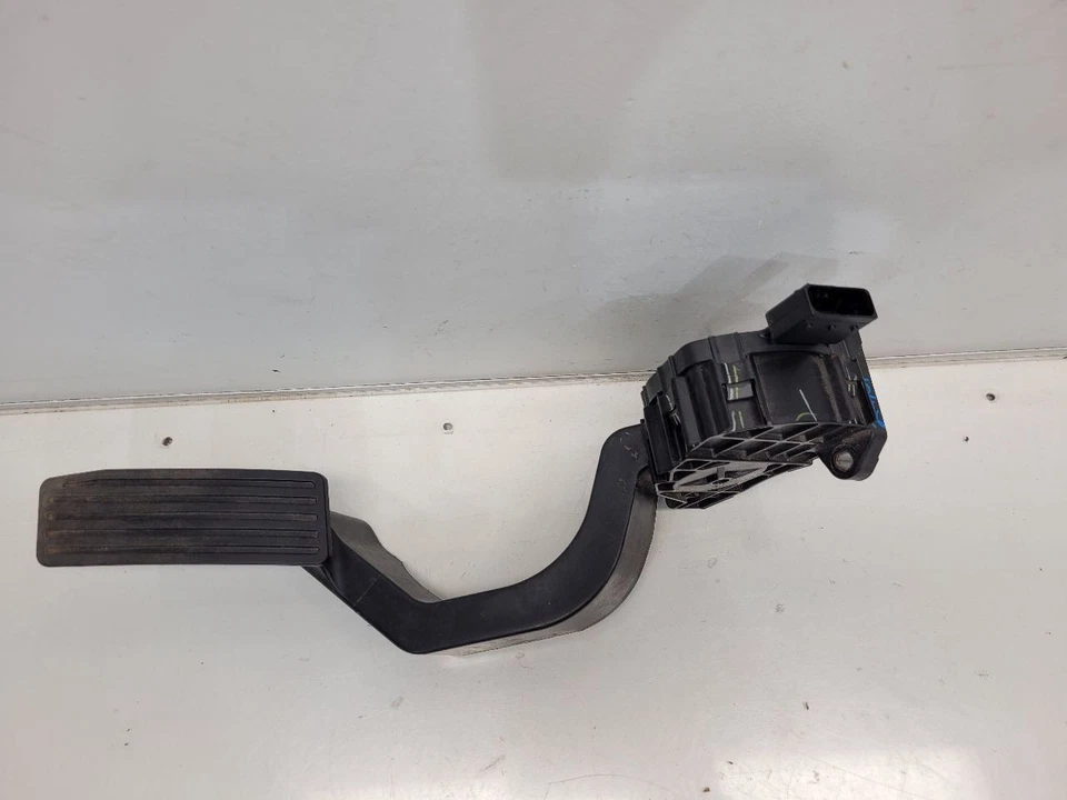 Jeep Cherokee 2015 (2,4 L/AT) pedal acelerador - DBW/conducción por cable Foto 3 de 4