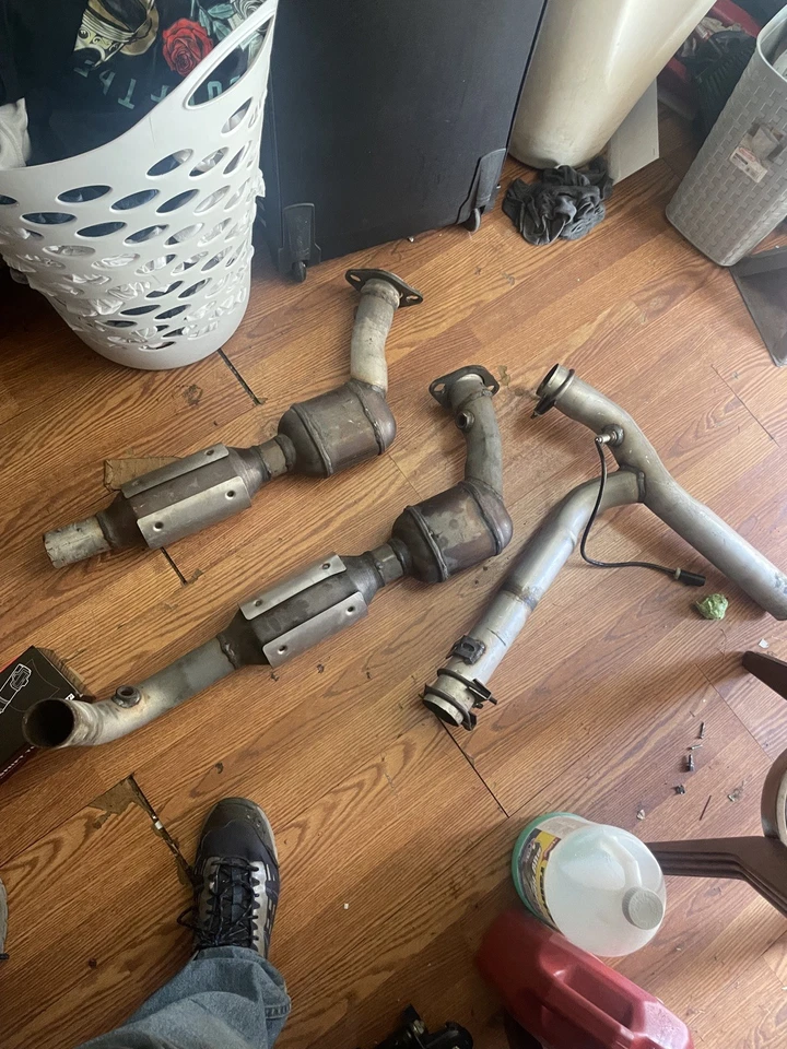 1997-2000 Ford F-150 5.4L ( RWD ONLY ) Complete Exhaust Catalytic Converters Set - Image 3 of 4