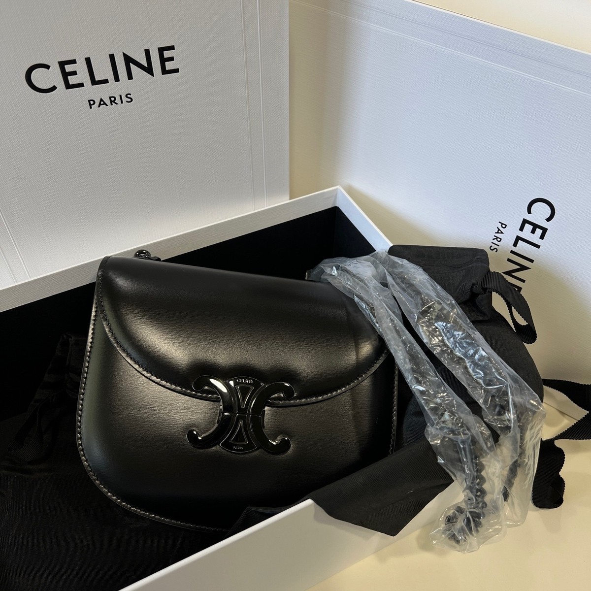 CELINE バッグ⚠️値下げ可 CELINE Calfskin So Black Triomphe Small Saddle Bag For Women | eBay