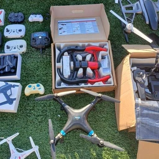 ESTATE LOT 10 PRO DRONE+CAMERA+EX PART ROBOT TOY FLY DRONE+10 R/C RESALE SUPERB - Image 4 of 4