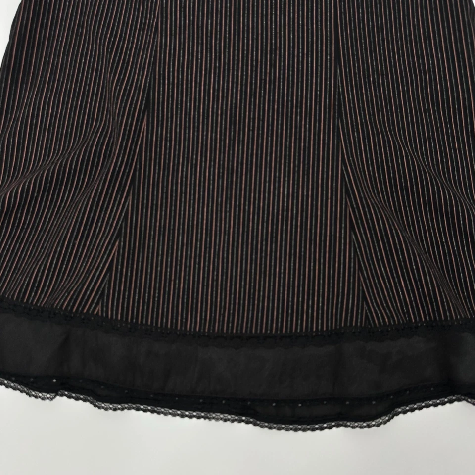 Morbid Threads 裙女式中号黑色细条纹蕾丝装饰弹力后拉链 — 第 2/4 张图片