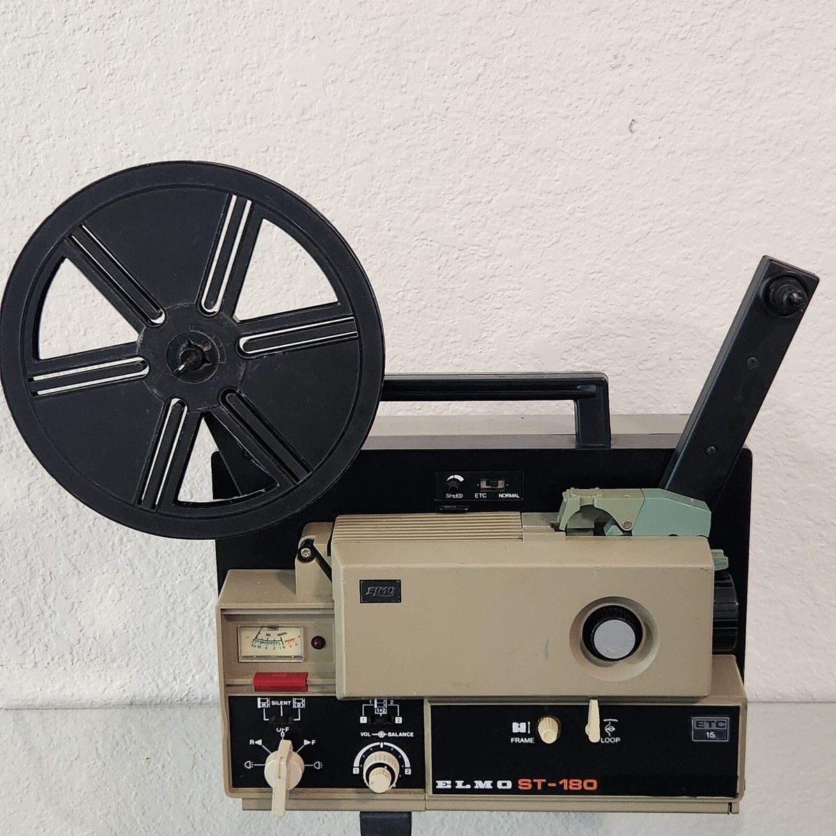 ELMO ST-180 2-TRACK Elmo ST-180E M 2-Track Super 8 Movie Projector