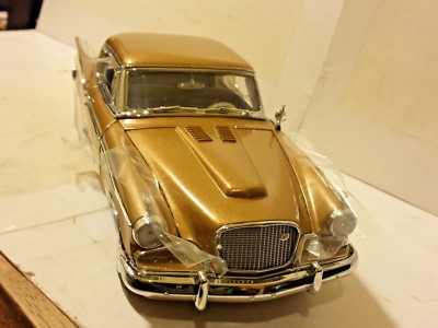 Danbury Mint Studebaker 1957 Golden Hawk 1:24 Scale Die Cast 123