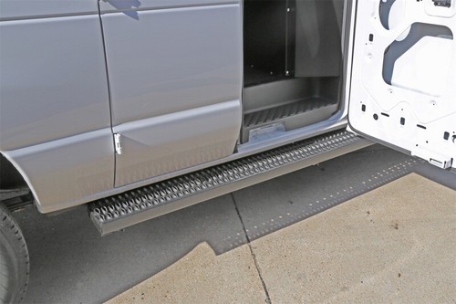 Dee Zee Universal Running Board Rough Step (55In Aluminum) - Picture 3 of 10