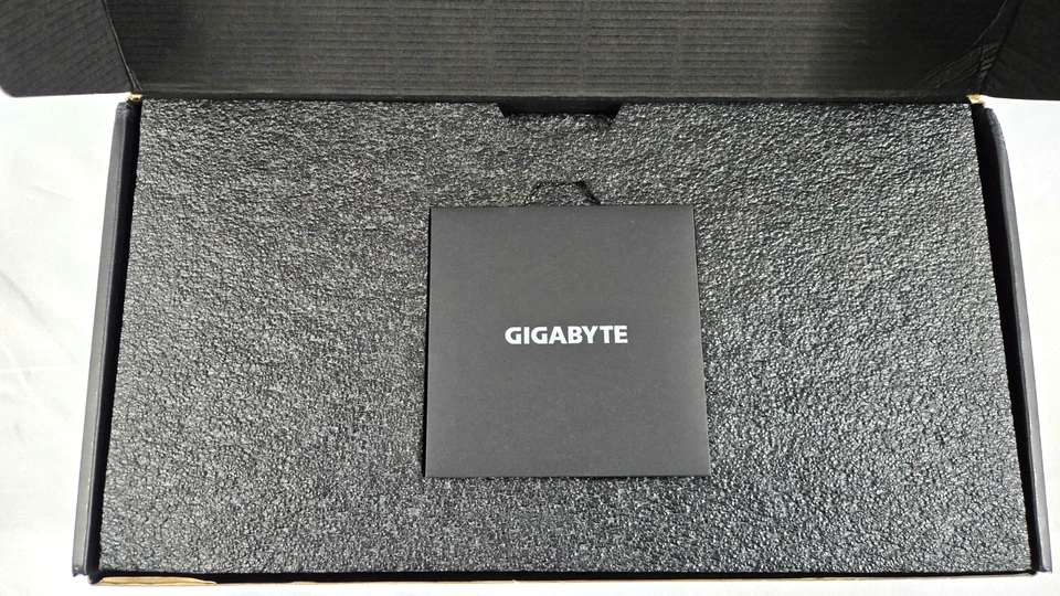 GIGABYTE - NVIDIA GeForce RTX 5070 AERO OC 12G GDDR7 PCI Express 5.0 - Image 2 of 4