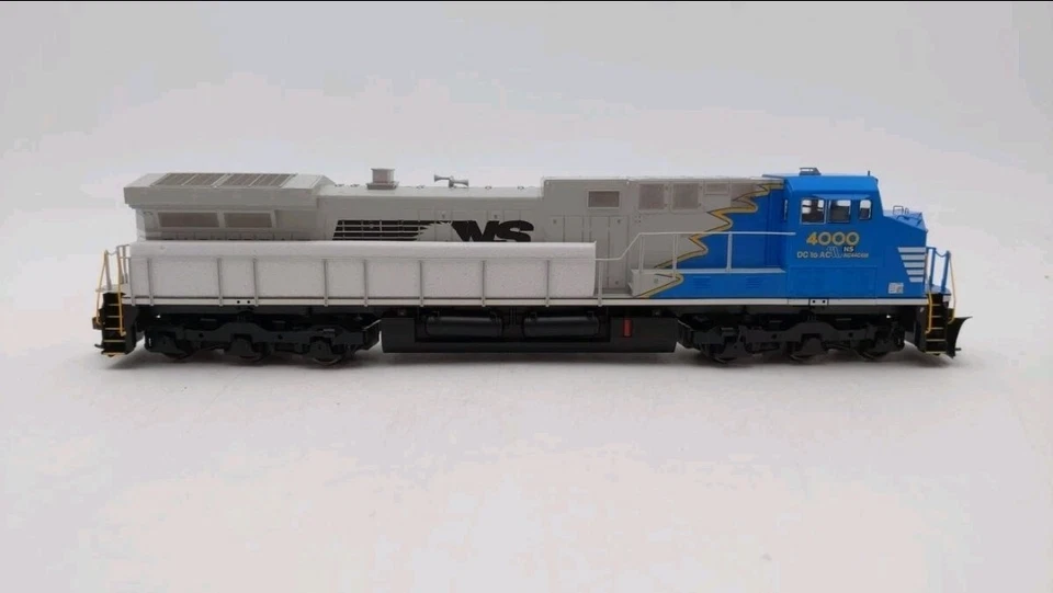 Athearn Roundhouse AC44C6M NS #4000 Blue Mane - Image 2 of 4