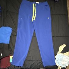 FIGS Unisex Blue Scrub Set V-Neck Chest Pocket Top Drawstring Pants M