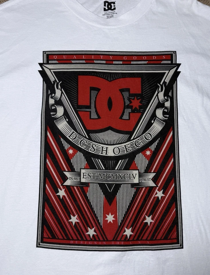 DC Shoes Camisa Para Hombres XXL Blanco Rojo Estrellas Y2K Logo Gráfico Camiseta de Skateboarding Foto 2 de 4
