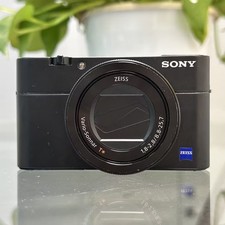 Sony Cyber-shot RX100 V RX100M5 20.1 MP Digital Camera Flip Screen Viewfinder