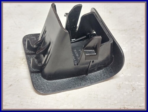 PLASTICA COPERTURA GANCIO ISOFIX SEDILE POSTERIORE OPEL CORSA E 2015-2019 - Foto 6 di 7