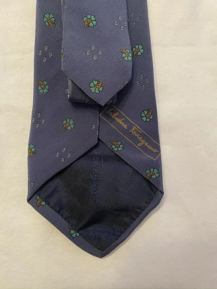 Gravata clássica Salvatore Ferragamo cinza/marinho - Imagem 2 de 4