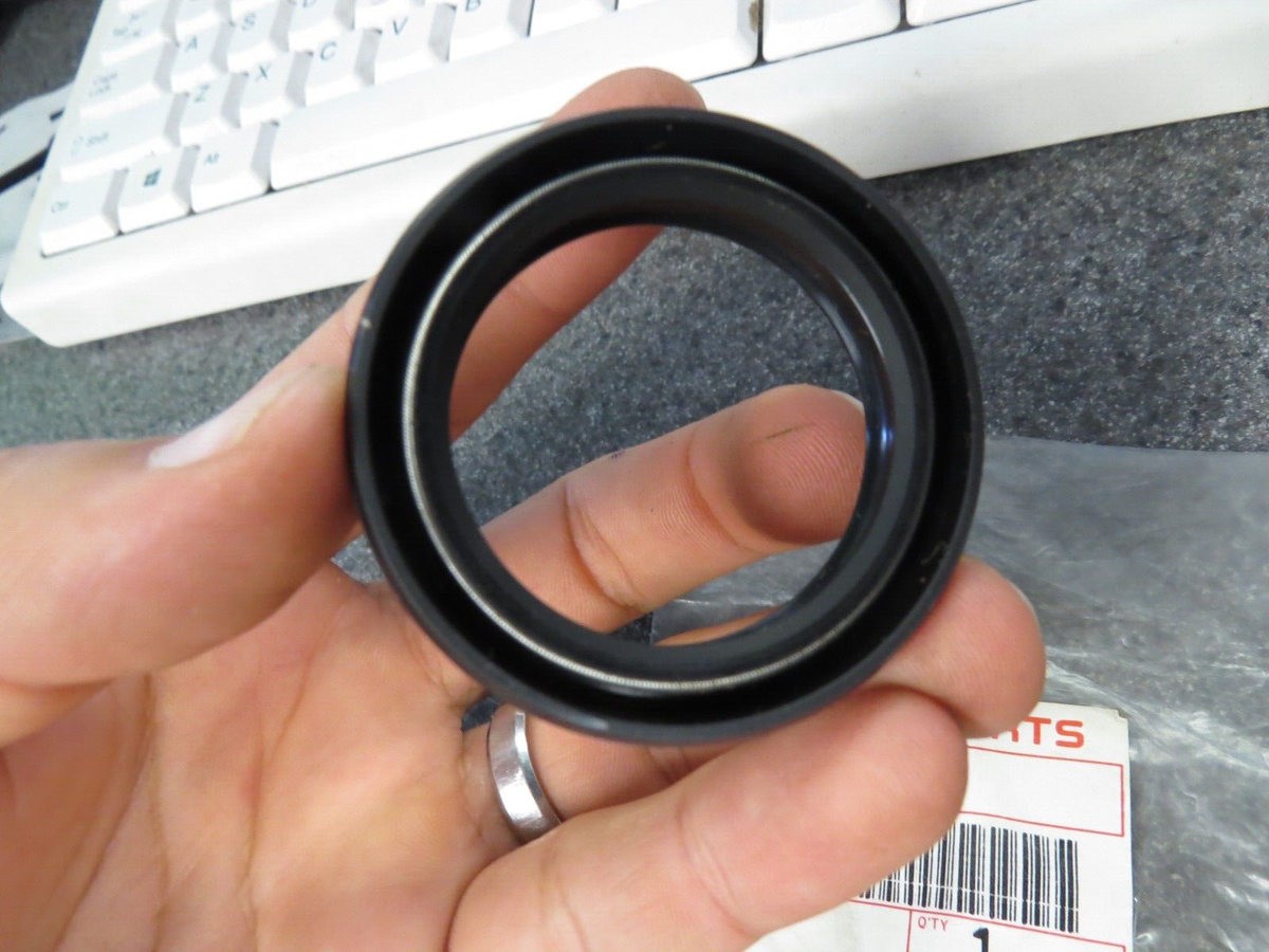 NOS Kawasaki Fork Oil Seal 1982 KX250 84-86 ZX900 81-90 KZ1000