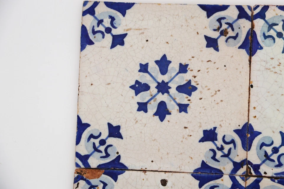 Juego de cuatro azulejos portugueses florales azules y blancos del siglo XIX Foto 2 de 4