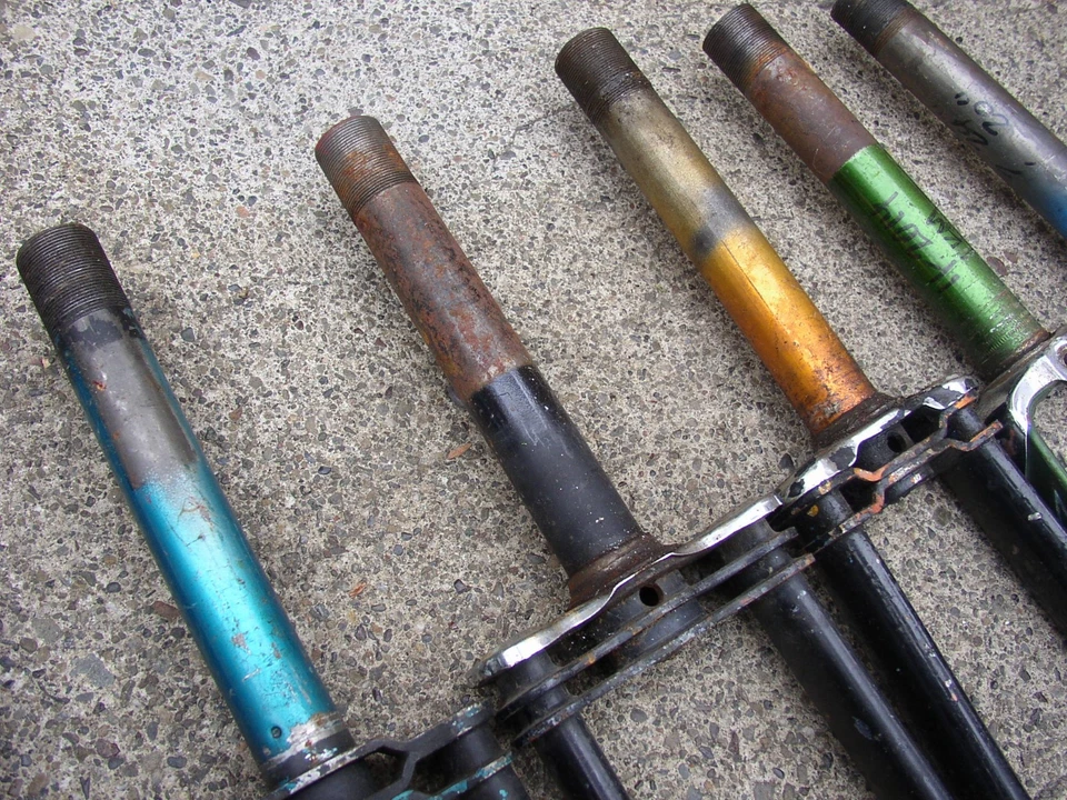 7 VINTAGE FORKS- 5- SCHWINN CWC ROLLFAST 26" BALLOON & 2- 24" liteweight /other - Image 3 of 4