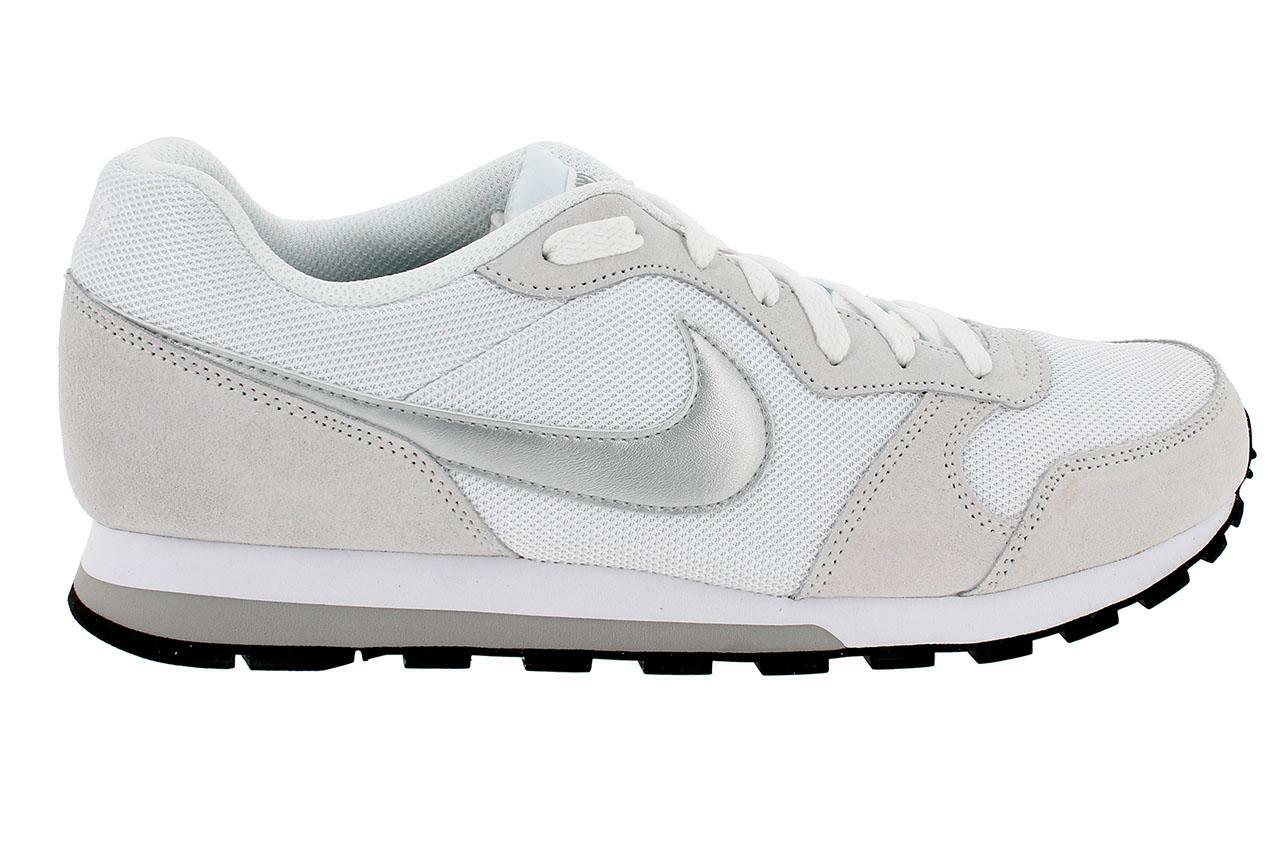 Zapatillas Nike en ante Color blancoo, con cierre de cordones, suela de goma anti Zapatillas Nike en ante Color blancoo, con cierre de cordones, suela de goma anti