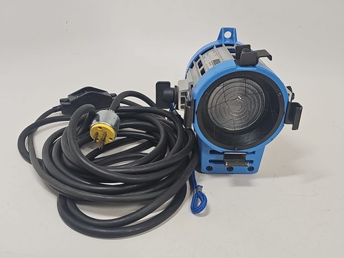 ARRI 300 Plus Tungsten Portable Lightweight Fresnel Spotlight L1.79200.