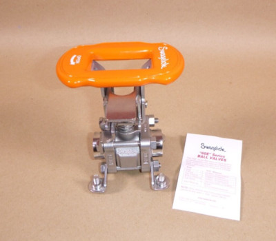 Swagelok 3-Piece 60E Series Ball Valve, 3/8'' FNPT, Oval Handle SS-63EMS6-LLK-MB