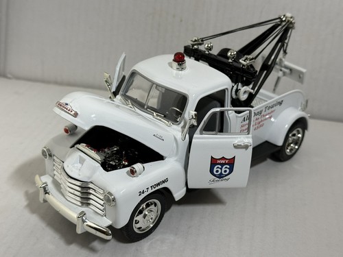 JADA SHOWROOM 1953 CHEVY WRECKER TOW TRUCK WHITE 1:24 DIECAST MODEL NEW NO BOX - Picture 4 of 12